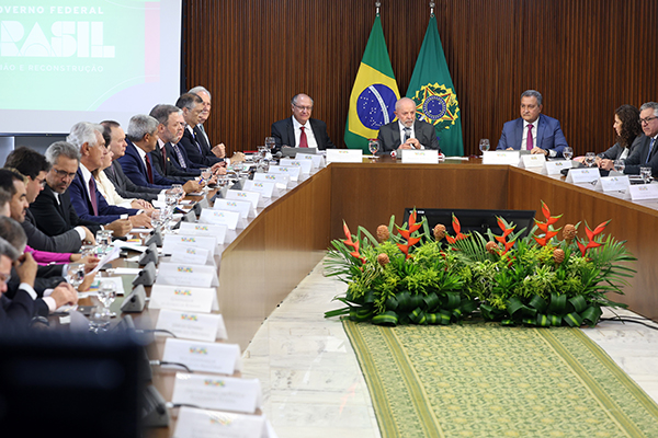 O presidente Lula (PT) em reunião com governadores no Palácio do Planalto