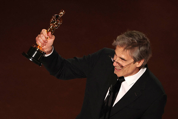 Walter Salles com o Oscar de melhor filme internacional por 'Ainda Estou Aqui'
