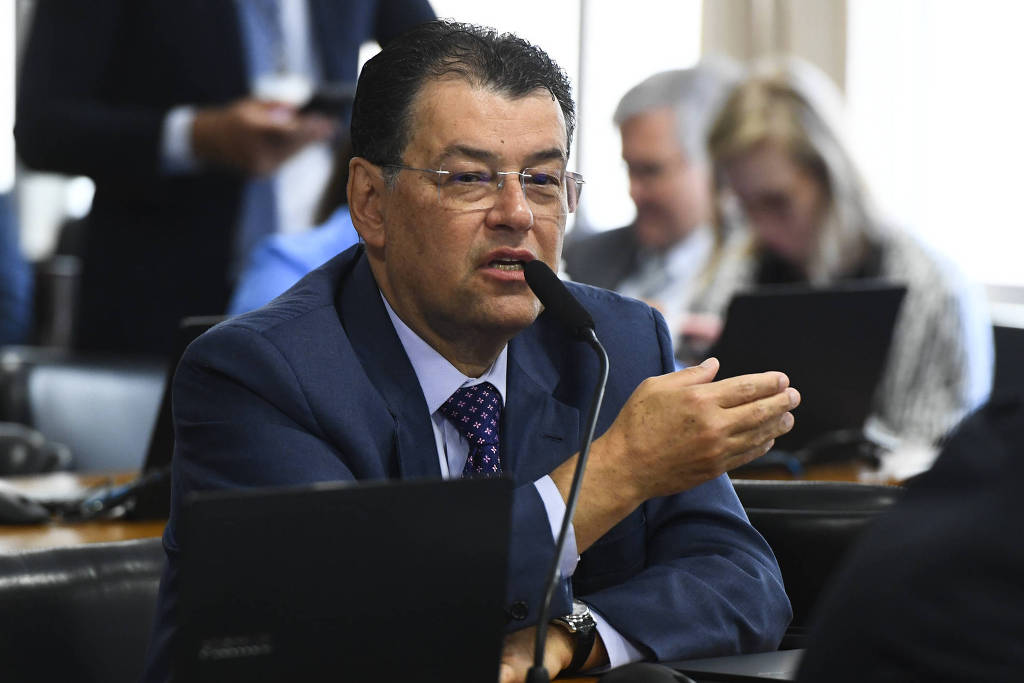 O senador Eduardo Braga (MDB-AM), na CCJ (Comissão de Constituição, Justiça e Cidadania)