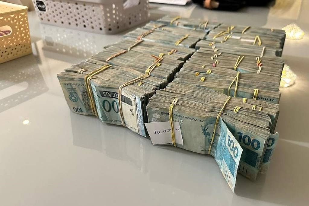 Dinheiro apreendido na operação