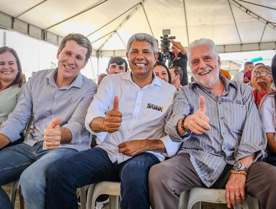 As declarações do senador ocorreram no palanque montado para duas entregas em Jequié