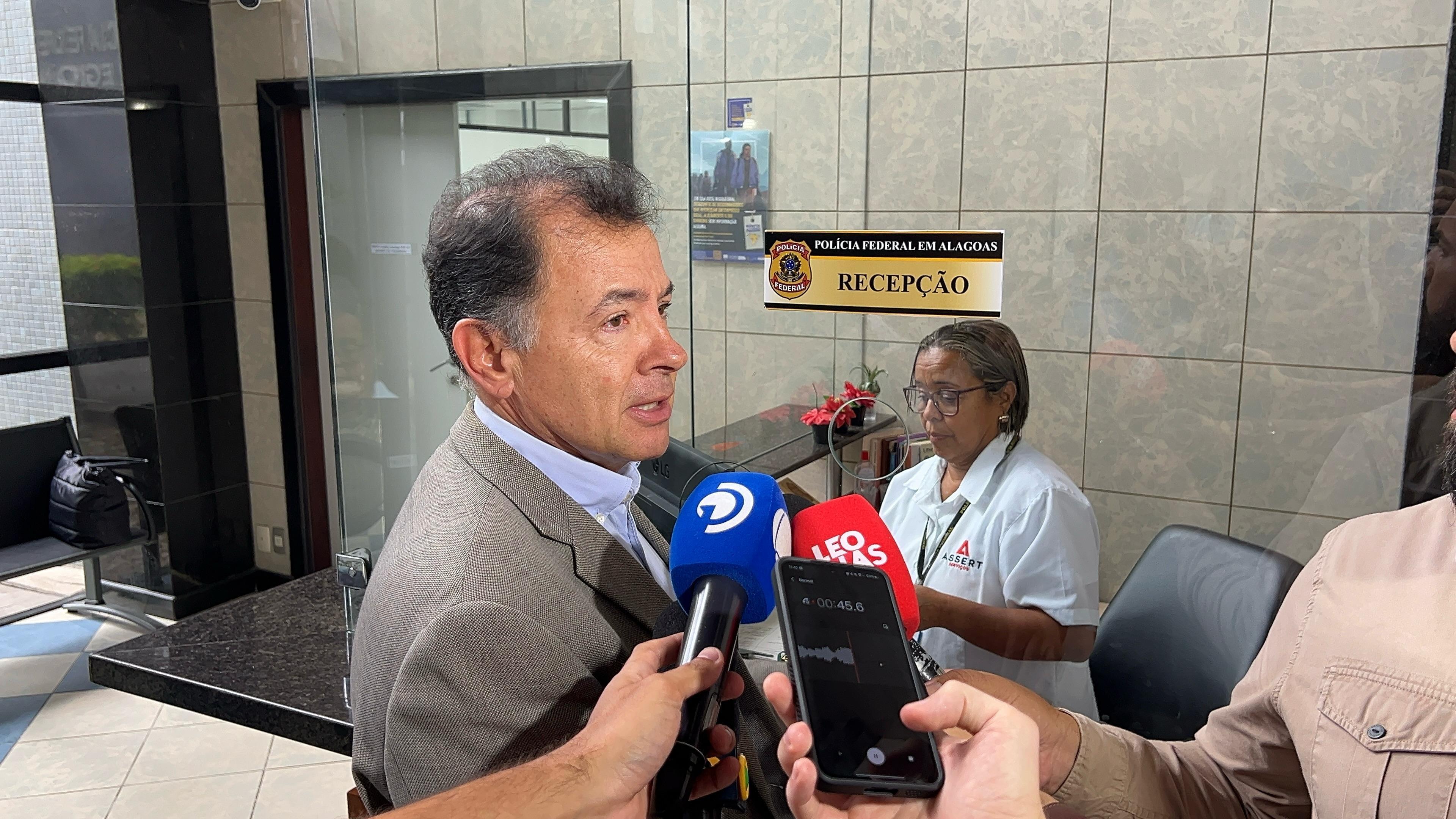 Luís Pereira Duarte Amorim tenta visitar Collor na Superintendência da PF em Alagoas