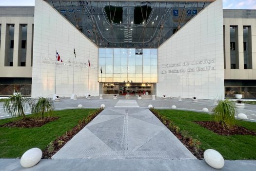 Foram suspensos prazos de processos patrocinados pela PGE-BA em Varas da Fazenda Pública de Salvador e de processos envolvendo direito à saúde nas demais unidades judiciárias do interior