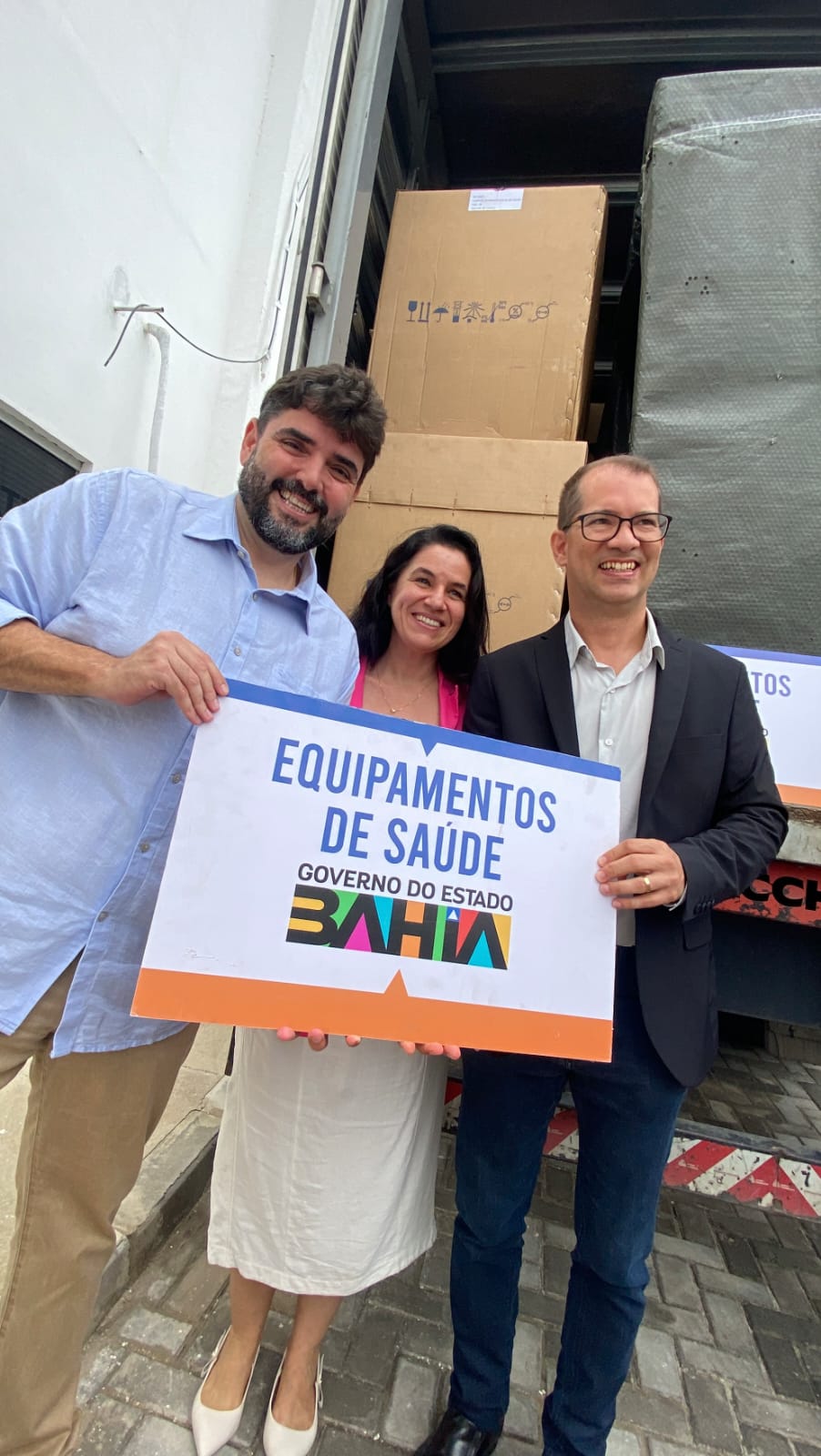 Aolpho Loyola entrega ambulância a prefeito do União Brasil que aderiu à base Aolpho Loyola entrega ambulância a prefeito do União Brasil que aderiu à base