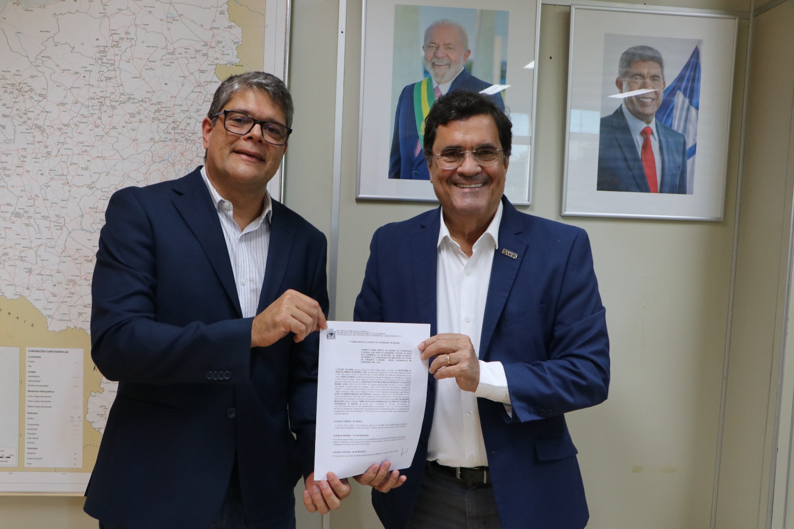 Documento, assinado nesta quarta-feira (16), permite que a associação continue gerindo o distrito industrial de Vitória da Conquista