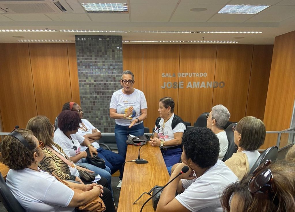 ACEB cobra inclusão de mais de 32 mil servidores que ficaram fora do acordo assinado entre Governo da Bahia e sindicato, sem consulta à categoria