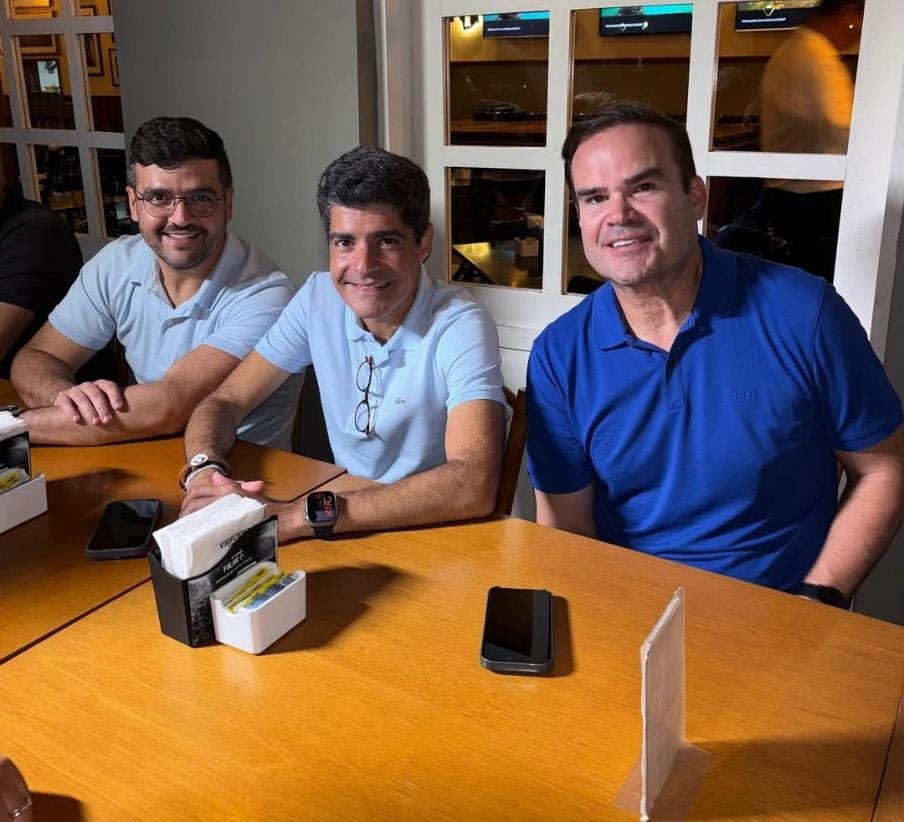 Cacá Leão acompanha ACM Neto em retomada da agenda do ex-prefeito no interior