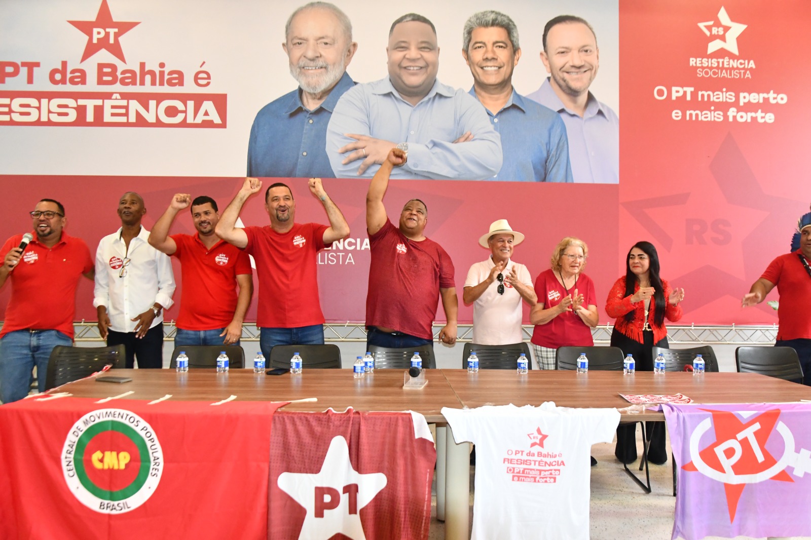 Resistência Socialista reúne cerca de 800 militantes e firma apoio a Edinho Silva e Manoel Porfírio Resistência Socialista reúne cerca de 800 militantes e firma apoio a Edinho Silva e Manoel Porfírio