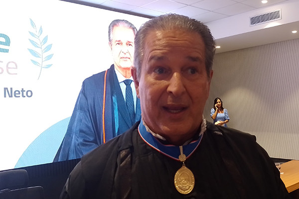 O presidente do TRE-BA, desembargador Abelardo Paulo da Matta Neto