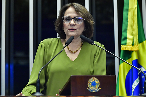 Senadora Damares Alves (Republicanos-DF) Senadora Damares Alves (Republicanos-DF)