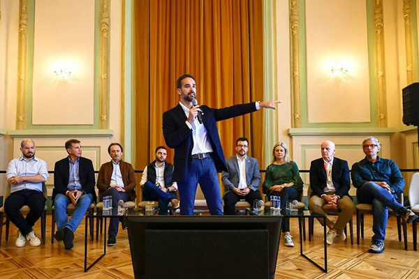 O governador do Rio Grande do Sul, Eduardo Leite (PSDB), durante reunião com prefeitos, na semana passada O governador do Rio Grande do Sul, Eduardo Leite (PSDB), durante reunião com prefeitos, na semana passada