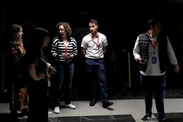 O metrô de Madri parou de funcionar após o apagão O metrô de Madri parou de funcionar após o apagão