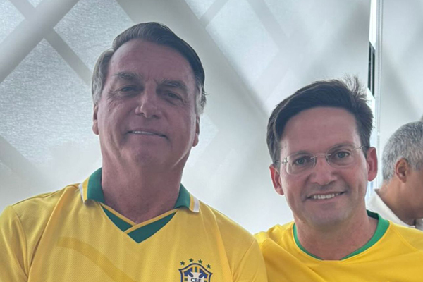 O ex-presidente Jair Bolsonaro (PL) e o presidente do PL na Bahia, João Roma