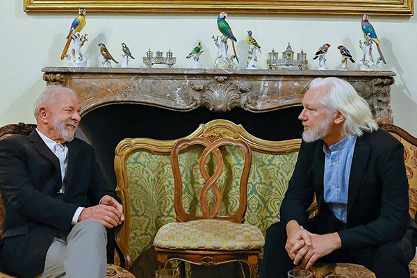 Presidente Lula recebeu em Roma o jornalista e programador Julian Assange