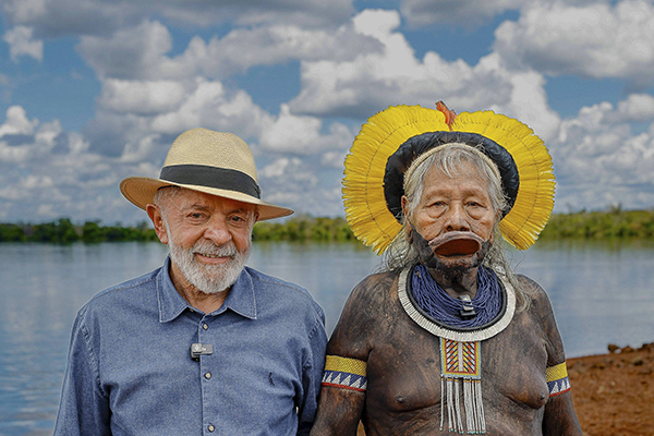 O presidente Luiz Inácio Lula da Silva e o cacique Raoni O presidente Luiz Inácio Lula da Silva e o cacique Raoni