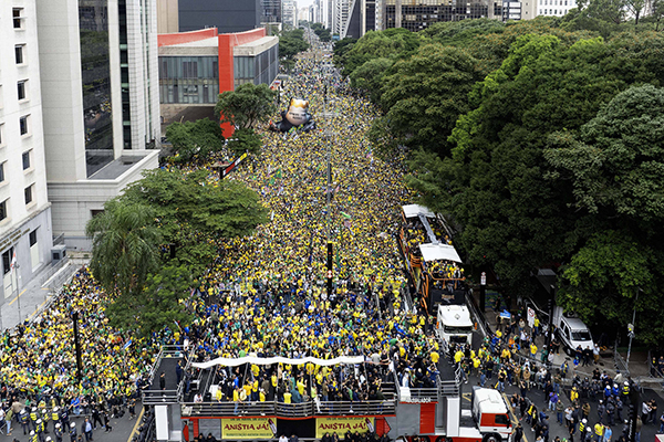 Ato na avenida Paulista em defesa da anistia aos golpistas condenados pelo 8 de janeiro