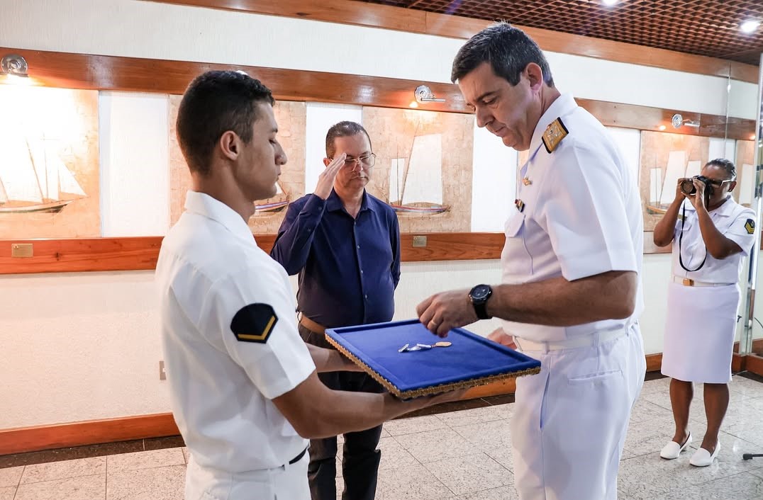 Medalha é dedicada àqueles que atuam em prol do trabalho da força armada brasileira Medalha é dedicada àqueles que atuam em prol do trabalho da força armada brasileira