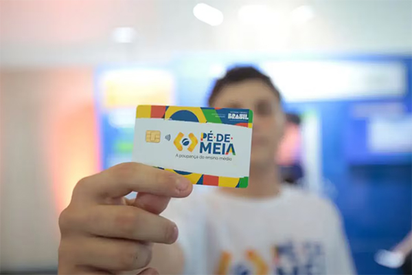 Pé-de-Meia, programa de bolsas para o ensino médio que é vitrine do governo do Lula (PT)