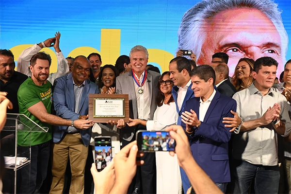 Ronaldo Caiado recebeu o título de cidadão baiano durante ato de pré-candidatura ao Planalto Ronaldo Caiado recebeu o título de cidadão baiano durante ato de pré-candidatura ao Planalto