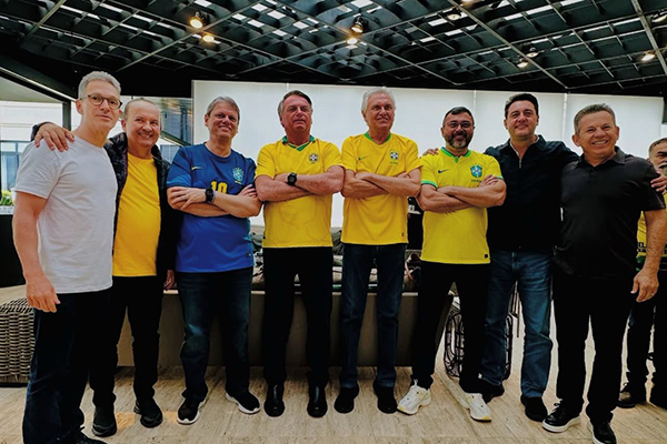 O governador Tarcísio de Freitas se reuniu no final da manhã deste domingo, 6, com Bolsonaro e governadores que participarão de ato na Avenida Paulista