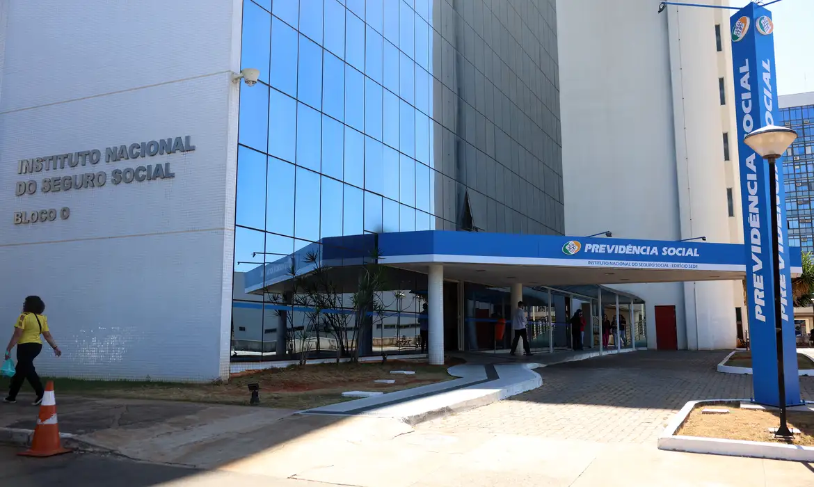Aposentados e pensionistas receberão até 6 de junho Aposentados e pensionistas receberão até 6 de junho