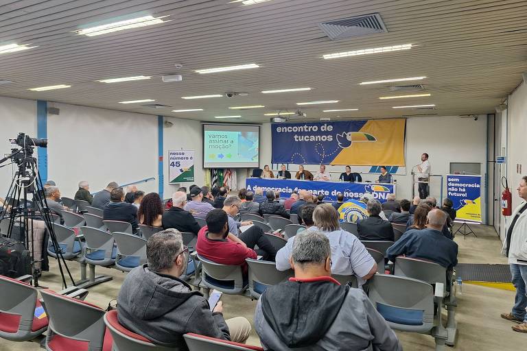 Filiados do PSDB de São Paulo se reúnem para discutir fusão com o Podemos, neste sábado (24)