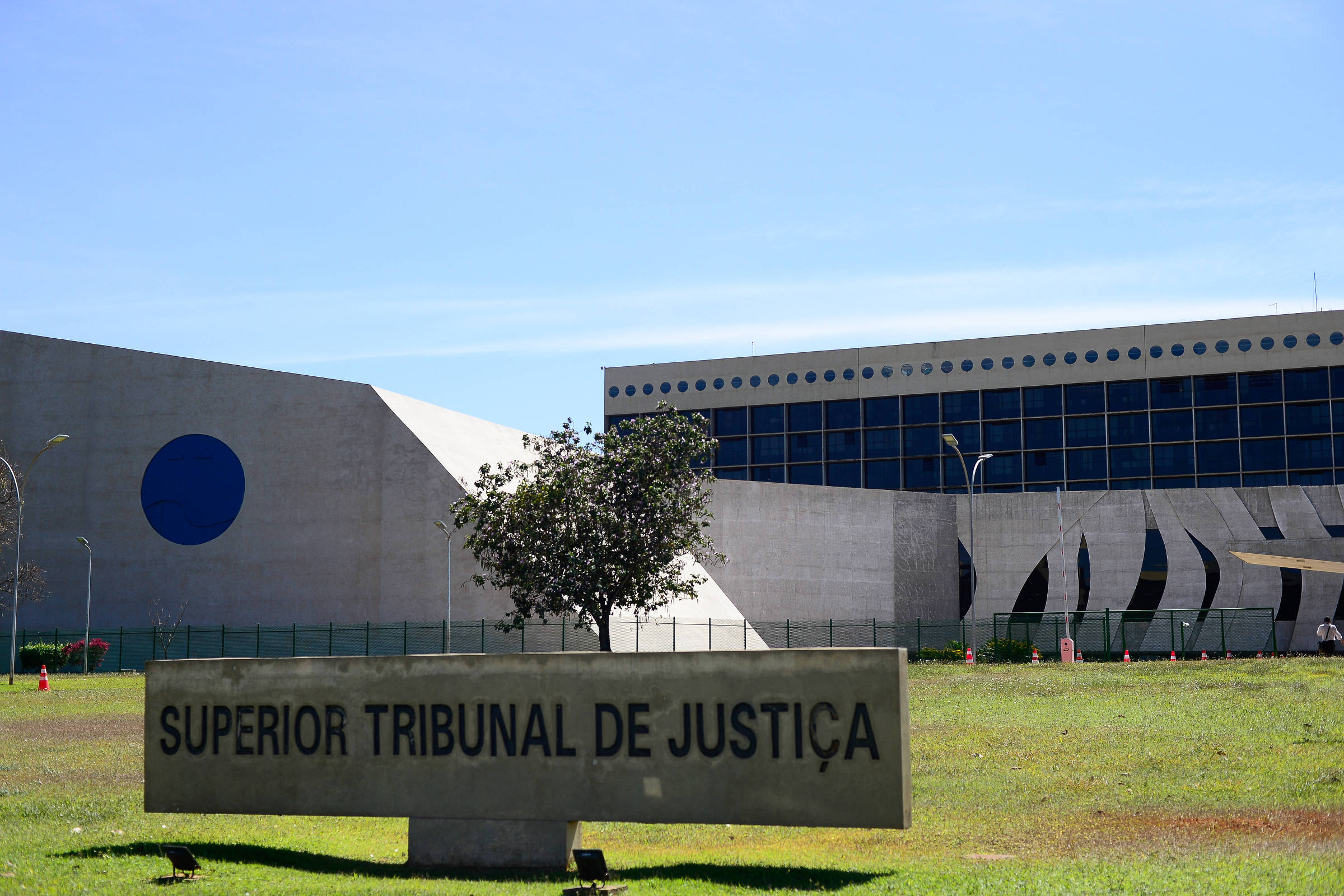 Fachada da sede do STJ (Superior Tribunal de Justiça), em Brasília