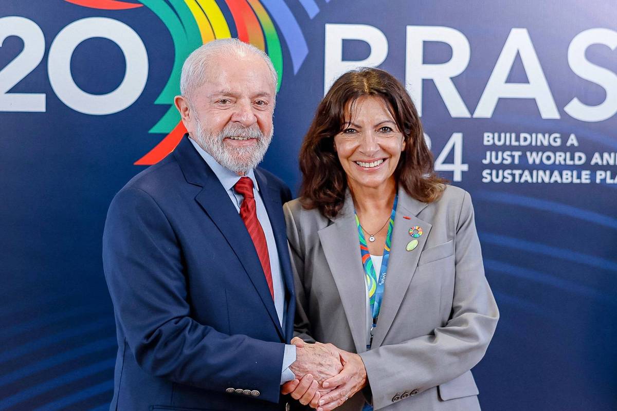 O presidente do Brasil, Luiz Inácio Lula da Silva, com a prefeita de Paris, Anne Hidalgo, durante encontro do G20, no Rio de Janeiro O presidente do Brasil, Luiz Inácio Lula da Silva, com a prefeita de Paris, Anne Hidalgo, durante encontro do G20, no Rio de Janeiro