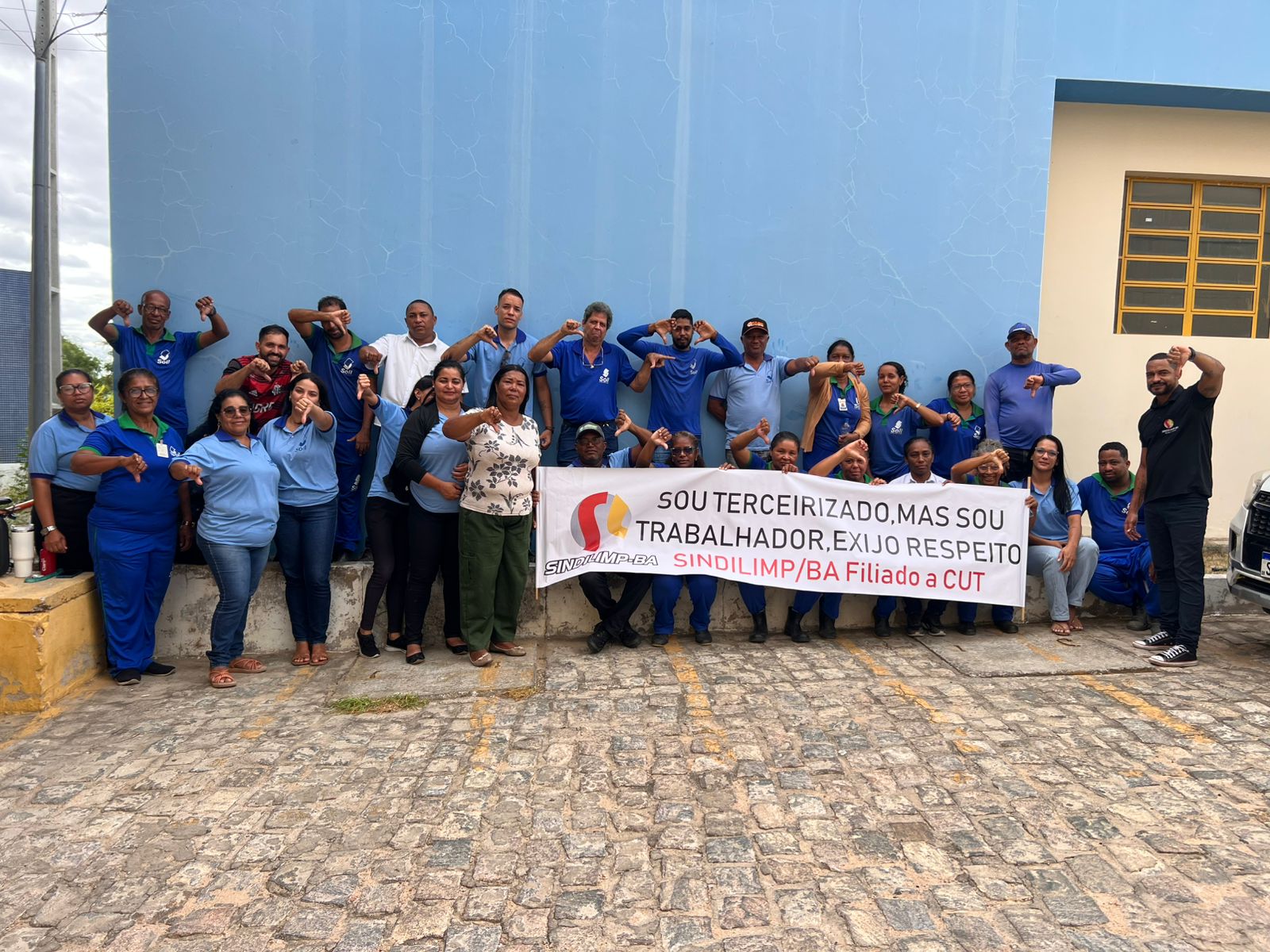 Terceirizados da empresa Soll seguem parados na Univasf em Juazeiro por falta de pagamento de salário