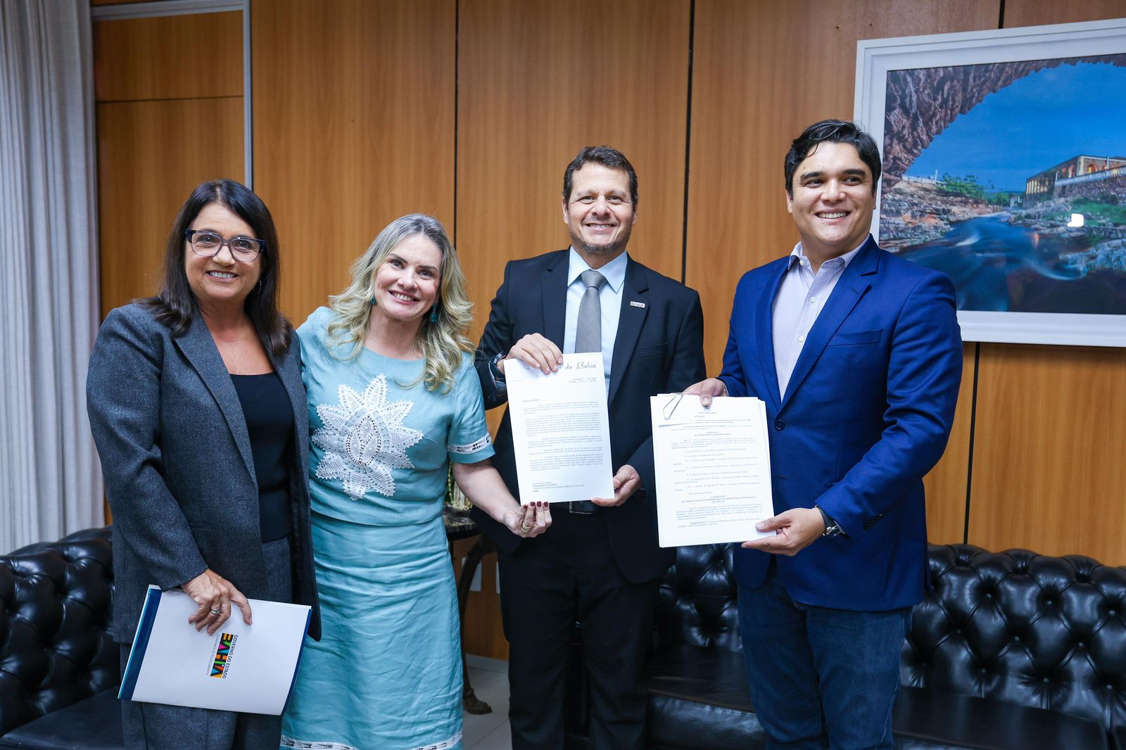 De autoria do Poder Executivo, o PL foi entregue pelo secretário do Planejamento do Governo do Estado Cláudio Peixoto