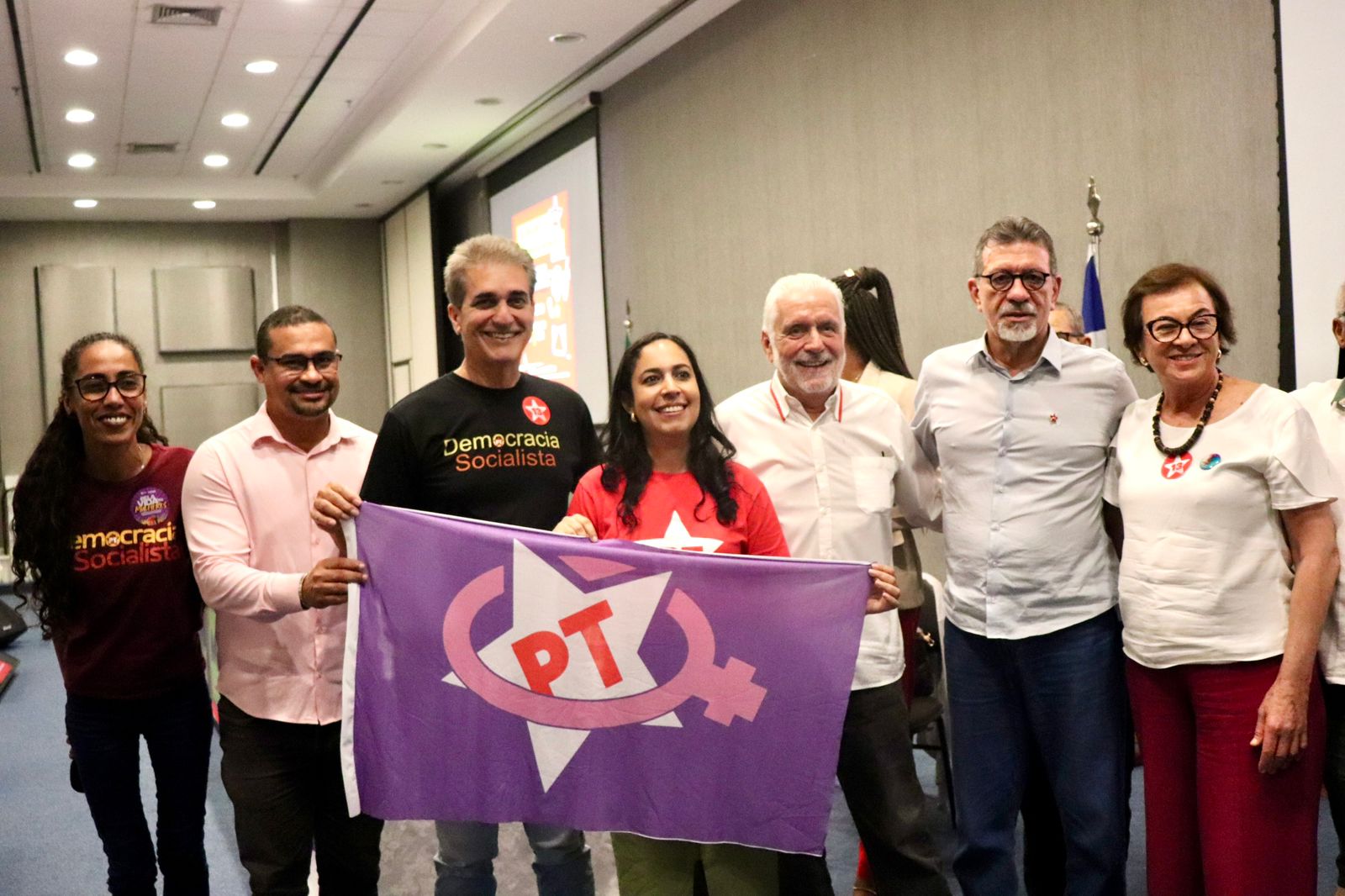 Jaques Wagner declara apoio à candidatura de Ana Carolina à presidência do PT em Salvador Jaques Wagner declara apoio à candidatura de Ana Carolina à presidência do PT em Salvador