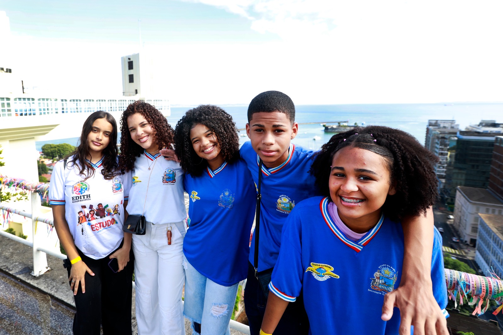 A visita é conduzida por mediadores e arte-educadores