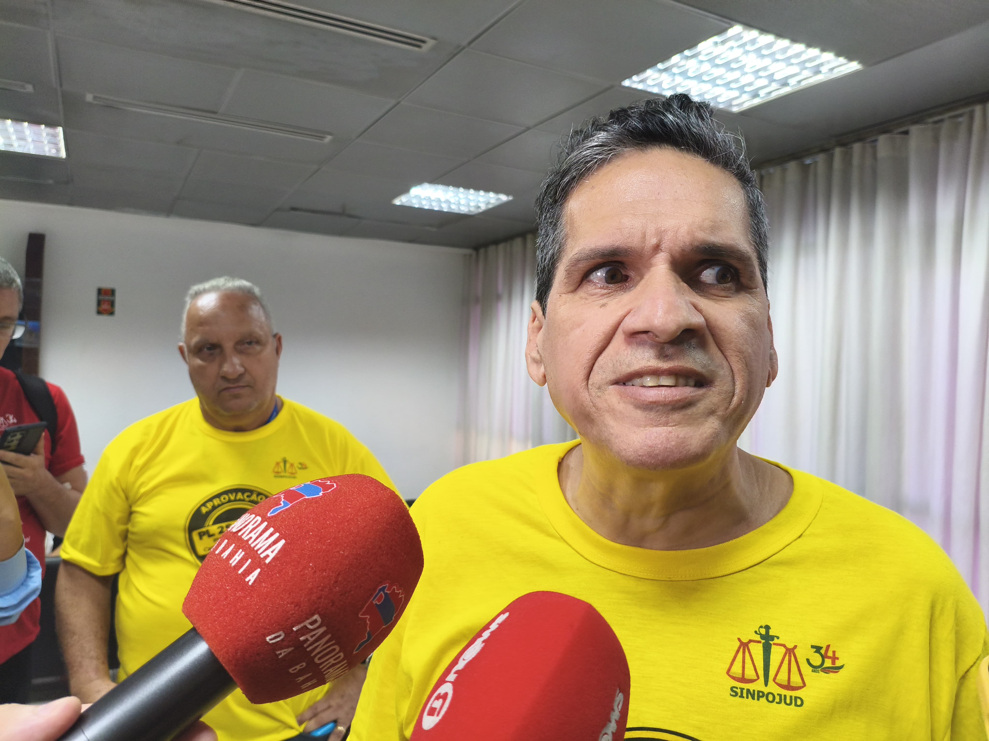 Presidente do Sindicato dos Servidores do Poder Judiciário do Estado da Bahia (Sinpojud), Manuel Suzart Presidente do Sindicato dos Servidores do Poder Judiciário do Estado da Bahia (Sinpojud), Manuel Suzart