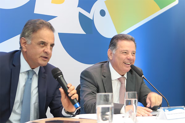  Aécio Neves e Marconi Perillo participam da reunião que autorizou início de discussão para fusão com Podemos