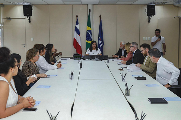 A vice-prefeita e secretária de Cultura e Turismo de Salvador, Ana Paula Matos, recebeu nesta sexta-feira (16), comitiva francesa, no Palácio Thomé de Souza A vice-prefeita e secretária de Cultura e Turismo de Salvador, Ana Paula Matos, recebeu nesta sexta-feira (16), comitiva francesa, no Palácio Thomé de Souza