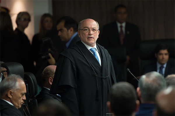 O ministro do TCU, Aroldo Cedraz, determinou a suspensão de dois leilões realizados pela Agência Nacional de Mineração O ministro do TCU, Aroldo Cedraz, determinou a suspensão de dois leilões realizados pela Agência Nacional de Mineração