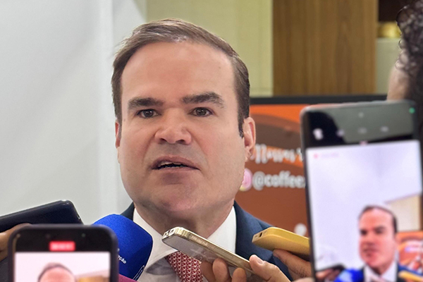 Cacá Leão Cacá Leão