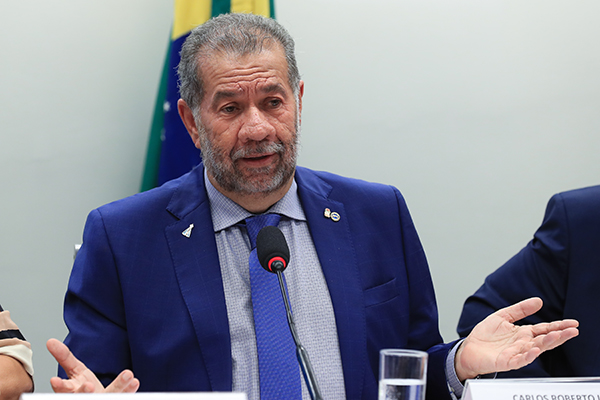 Carlos Lupi pediu demissão do Ministério da Previdência nesta sexta-feira (2), em meio à crise dos descontos ilegais em aposentadorias e pensões do INSS