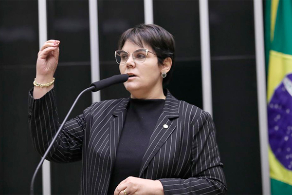 A deputada federal Coronel Fernanda (PL-MT) diz que o número foi alcançado no final da tarde desta sexta-feira, 2