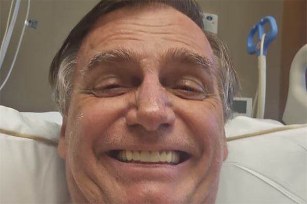 O ex-presidente Jair Bolsonaro (PL) após retirada de sonda nasogástrica 