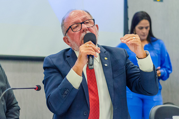 O deputado estadual José de Arimateia (Republicanos) durante audiência pública na Assembleia sobre o Planserv O deputado estadual José de Arimateia (Republicanos) durante audiência pública na Assembleia sobre o Planserv