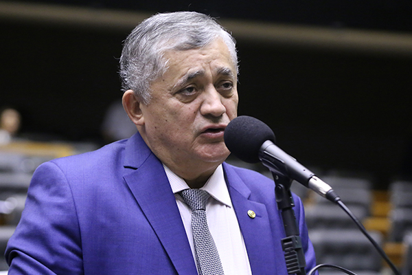 O líder do governo na Câmara, deputado José Guimarães (PT-CE)