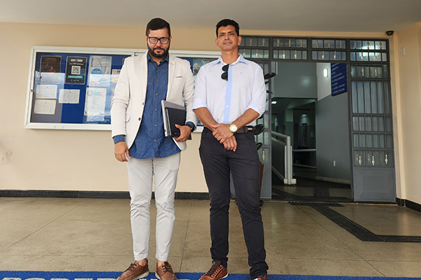 O vice-presidente da UGT Bahia, Lúcio Sá, e o presidente do SINSPUQ, Edmilson Soares O vice-presidente da UGT Bahia, Lúcio Sá, e o presidente do SINSPUQ, Edmilson Soares