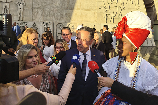 O presidente do Supremo Tribunal Federal (STF), Luís Roberto Barroso, chega à Assembleia Legislativa da Bahia