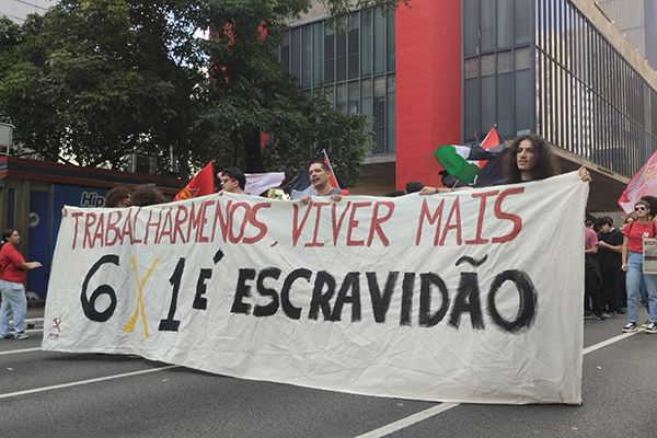 Manifestação na avenida Paulista durante o 1º de Maio Manifestação na avenida Paulista durante o 1º de Maio