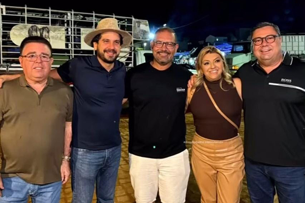 Os deputados estaduais Manuel Rocha (União Brasil) e Emerson Penalva (PDT) prestigiam a 8ª edição da Expo Riacho Os deputados estaduais Manuel Rocha (União Brasil) e Emerson Penalva (PDT) prestigiam a 8ª edição da Expo Riacho