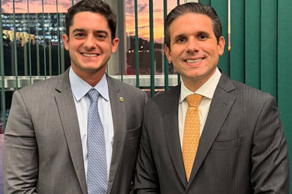 O deputado estadual Marcelinho Veiga (União Brasil) e o presidente da Câmara, Hugo Motta (Republicanos-PB) O deputado estadual Marcelinho Veiga (União Brasil) e o presidente da Câmara, Hugo Motta (Republicanos-PB)