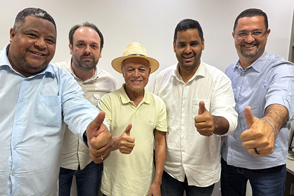 Reunião define apoio de Manoel Porfírio, vereador de Itabuna, ao nome de Tássio Brito à presidência estadual do PT Reunião define apoio de Manoel Porfírio, vereador de Itabuna, ao nome de Tássio Brito à presidência estadual do PT