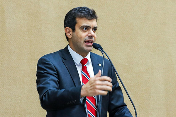 O deputado estadual Tiago Correia (PSDB), líder da oposição na Assembleia Legislativa da Bahia O deputado estadual Tiago Correia (PSDB), líder da oposição na Assembleia Legislativa da Bahia