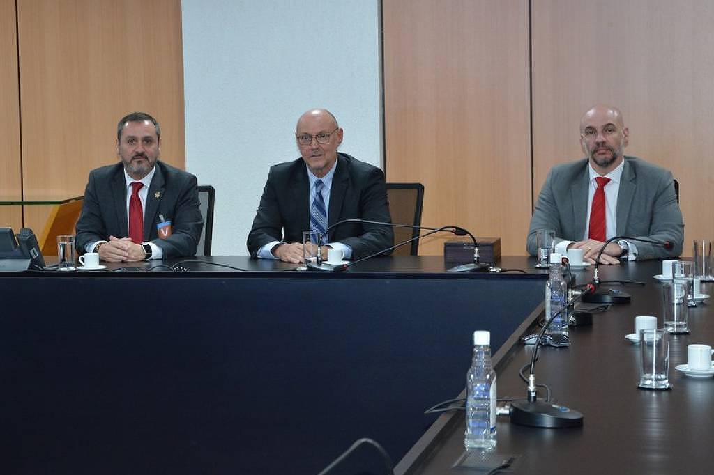 Andrei Rodrigues, diretor-geral da PF, Luiz Fernando Corrêa, diretor-geral da Abin, e Alessandro Moretti, ex-diretor-adjunto da Abin Andrei Rodrigues, diretor-geral da PF, Luiz Fernando Corrêa, diretor-geral da Abin, e Alessandro Moretti, ex-diretor-adjunto da Abin